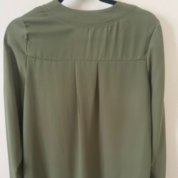 NWOT- Women's Chiffon V-Neck Business Casual Blouse with Cuffed Sleeves - Picture 8 of 8